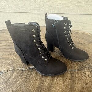 Journee Collection Black Lace-Up Ankle Boots Size 9